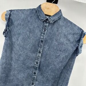Blue Rain Women's small Denim Sleeveless Shirt Frayed Hem Button Down Top
